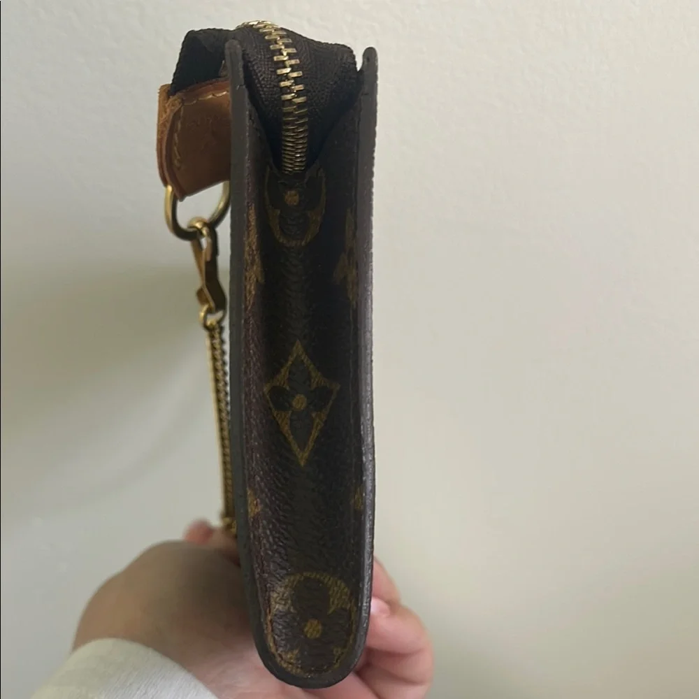 Louis Vuitton Monogram Pochette - Picture 4 of 11